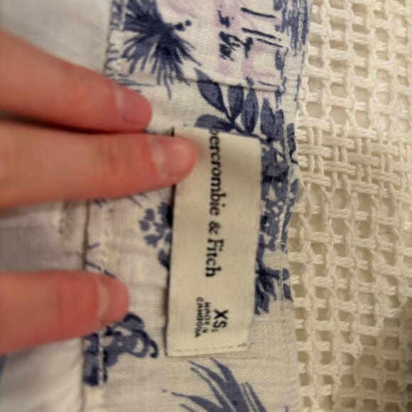 Abercrombie Floral Tropical Blue and White Linen Pants - Picture 3 of 3